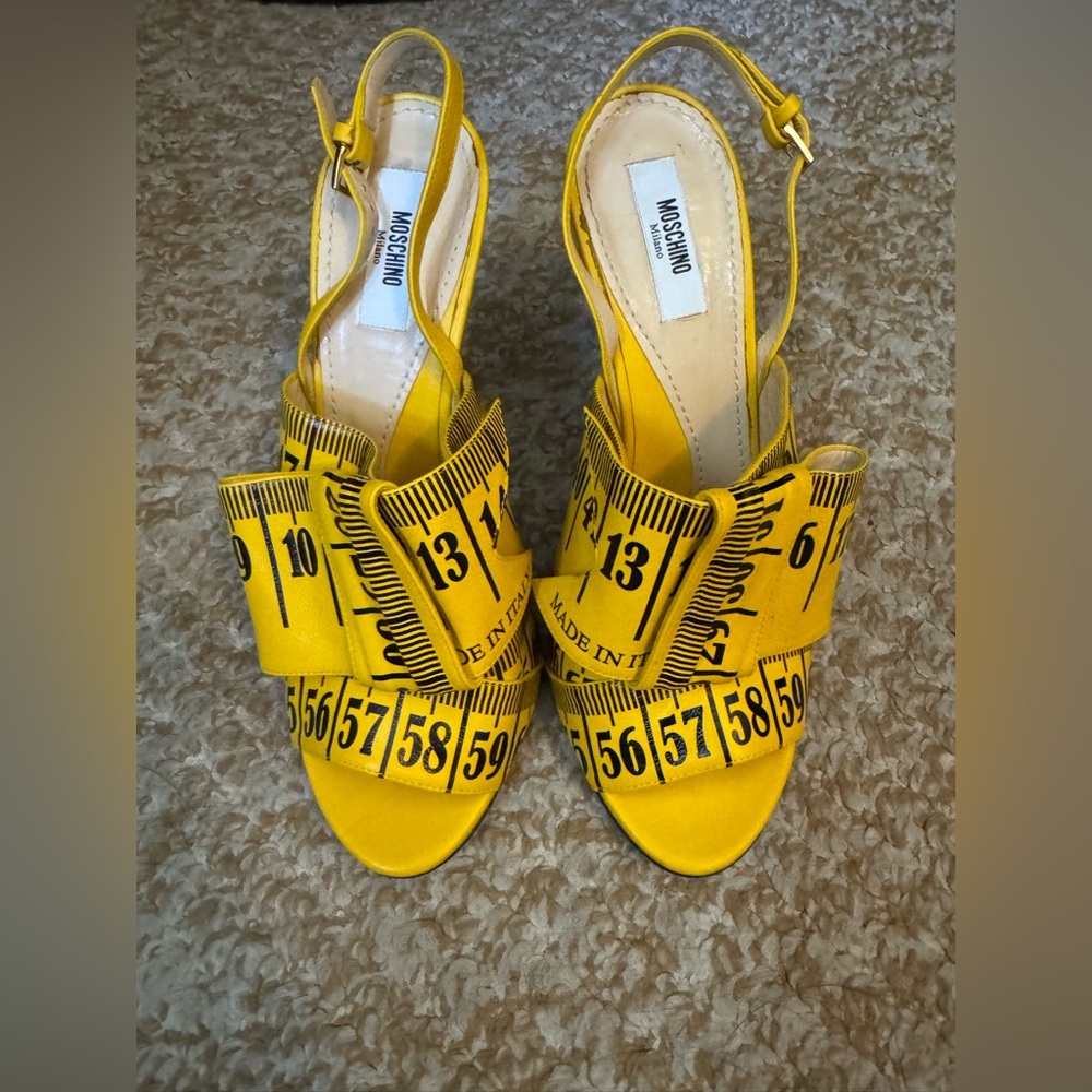 Moschino Leather sandals size 39 (8.5)